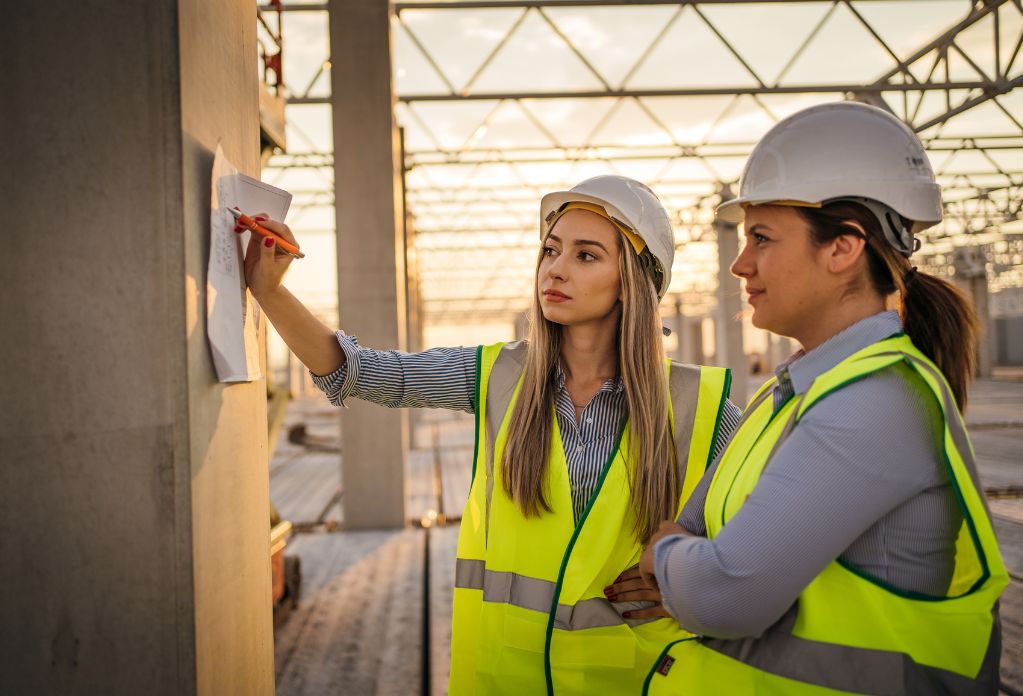 Two women working on a construction site. 10 ways to strengthen your modern slavery statement in construction